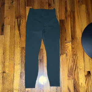 Vuori “Pistachio/Olive-y green” All The Feels leggings XS